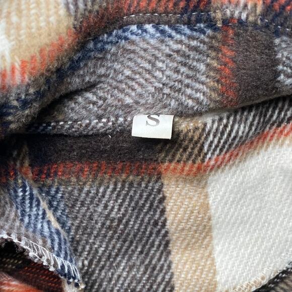 Cozy Flannel button up Jacket - Size S - Picture 7 of 8